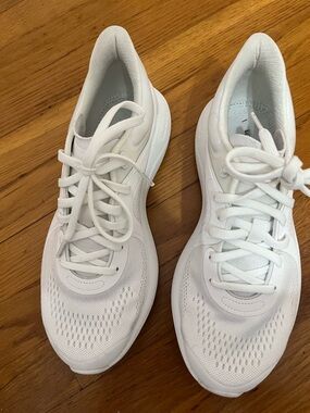 Lululemon white chargefeel sneakers size 7